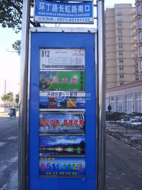 812