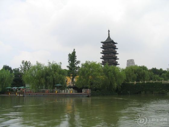 Ƭ 073.jpg
