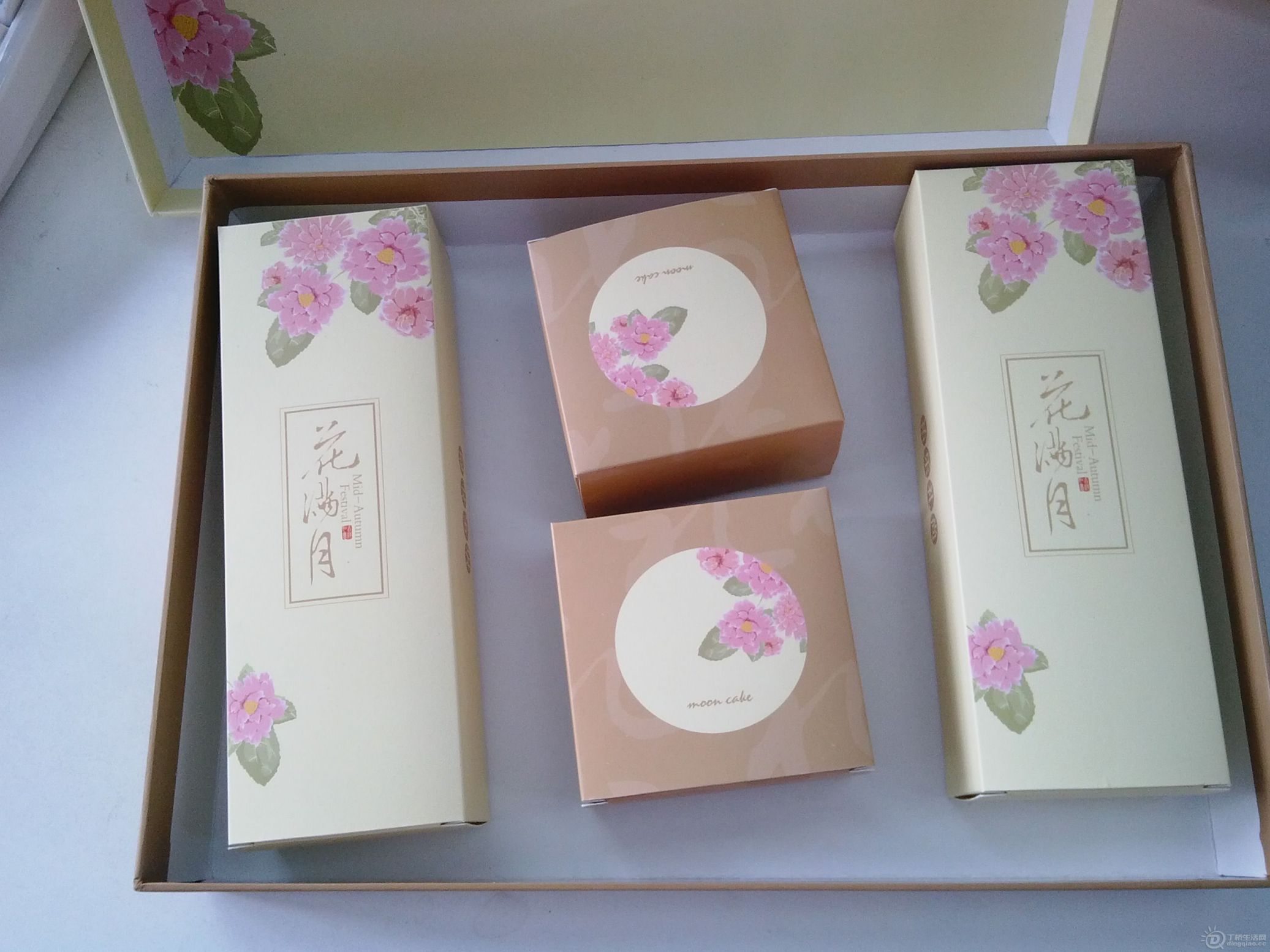 花满月,内含8只月饼,470克 花满月,内含8只月饼,470克