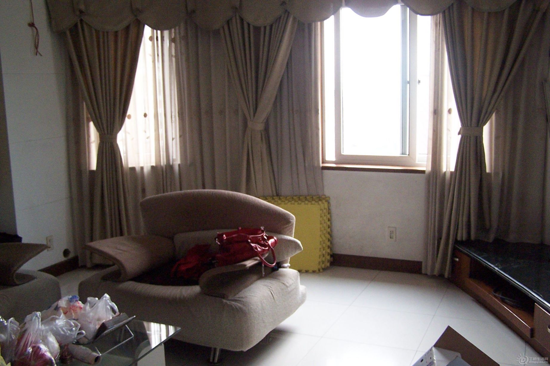 Ƭ 098.jpg